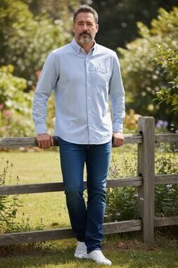Free Assembly Everyday LS Shirt Size: Medium Color: Light Blue/White Stripe